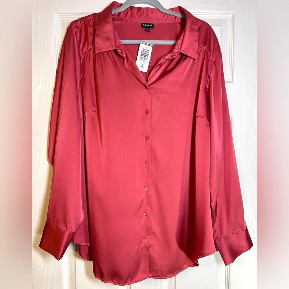 NWT TORRID Madison Satin Button-Up Long Sleeve Shirt Size 3X (22/24) Holly Berry - Picture 3 of 8